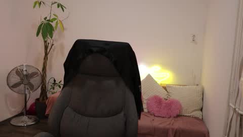 littlestellaspark online show from November 23, 6:19 pm