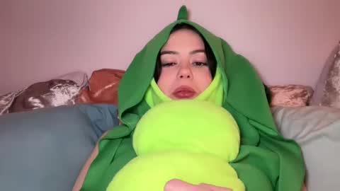 Little Sugar Pea  online show from January 5, 3:11 am