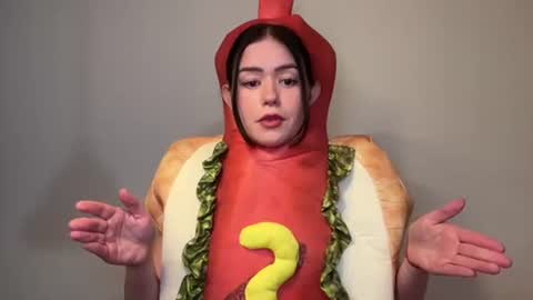 Little Sugar Pea  online show from October 31, 7:26 pm