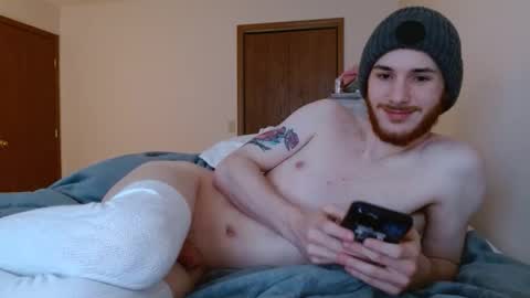 Snapshot of littletwinkfemboy chatting on April 2, 11:24 pm littletwinkfemboy online show from April 2, 11:24 pm