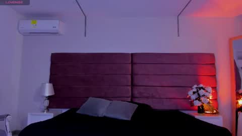 Snapshot of littlevaale chatting on December 5, 10:35 am littlevaale online show from December 5, 10:35 am