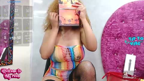 Snapshot of litzy_curly chatting on February 4, 3:04 pm Litzy online show from February 4, 3:04 pm