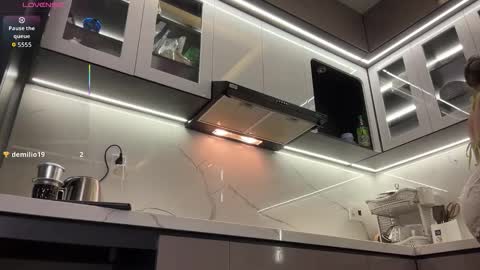 Snapshot of live_myself chatting on March 9, 4:16 am live_myself online show from March 9, 4:16 am