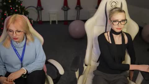 Snapshot of livehub054 chatting on December 22, 11:18 am Sheryl online show from December 22, 11:18 am