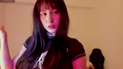 Snapshot of livemakio chatting on February 5, 7:18 am Liz online show from February 5, 7:18 am