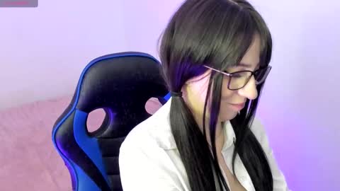 Snapshot of livemakio chatting on October 20, 3:51 am Liz online show from October 20, 3:51 am