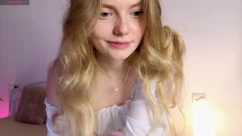 livia_hot online show from May 6, 11:15 am
