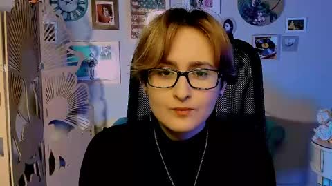 LixeLuna online show from May 8, 7:25 am