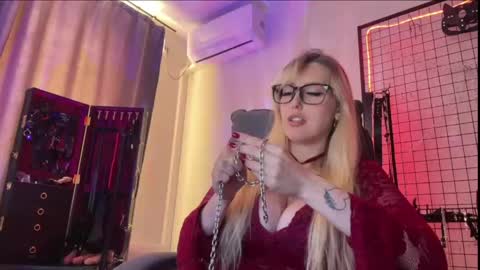 Snapshot of liya_ray chatting on May 28, 3:31 pm Liya Ray online show from May 28, 3:31 pm