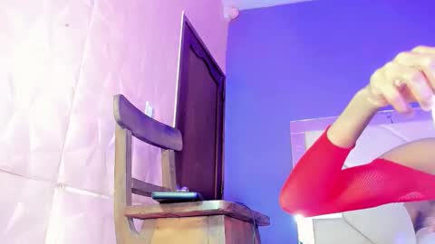 liyenpain01 online show from May 8, 8:47 pm