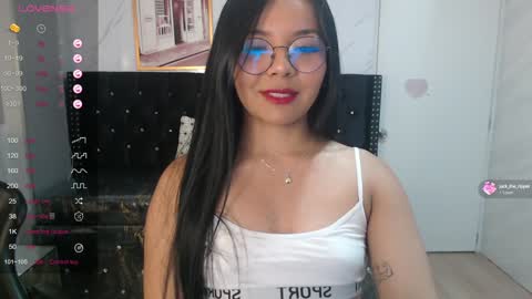 Snapshot of liz25_b chatting on January 4, 3:07 am Liz online show from January 4, 3:07 am