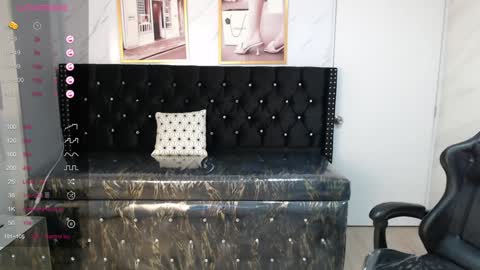 Snapshot of liz25_b chatting on January 9, 3:04 am Liz online show from January 9, 3:04 am