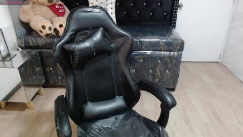 Snapshot of liz25_b chatting on January 26, 3:06 am Liz online show from January 26, 3:06 am