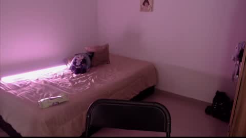 Snapshot of liz_beths chatting on April 12, 10:04 pm Elizabeth online show from April 12, 10:04 pm