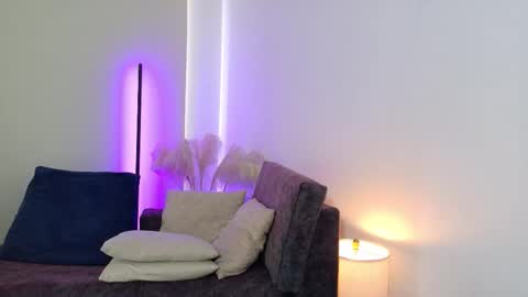 Snapshot of liz_devine chatting on February 19, 5:42 pm liz online show from February 19, 5:42 pm