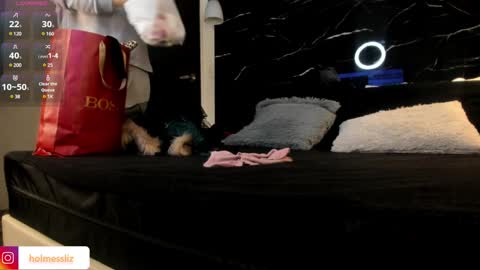 Snapshot of liz_holmes chatting on December 29, 10:45 am Liz  online show from December 29, 10:45 am