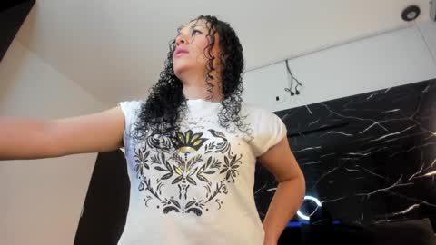 Snapshot of liz_holmes chatting on January 14, 10:38 am Liz  online show from January 14, 10:38 am