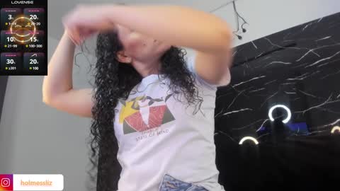 Snapshot of liz_holmes chatting on January 17, 12:42 pm Liz  online show from January 17, 12:42 pm