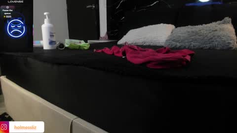 Snapshot of liz_holmes chatting on January 21, 10:08 am Liz  online show from January 21, 10:08 am