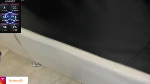 Snapshot of liz_holmes chatting on January 21, 1:11 pm Liz  online show from January 21, 1:11 pm