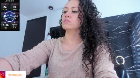 Snapshot of liz_holmes chatting on January 21, 6:12 pm Liz  online show from January 21, 6:12 pm