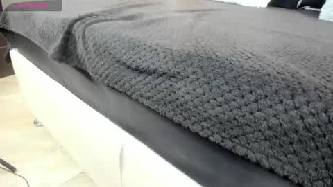 Snapshot of liz_holmes chatting on January 22, 10:07 am Liz  online show from January 22, 10:07 am