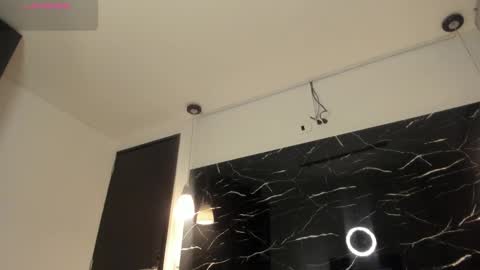 Snapshot of liz_holmes chatting on February 22, 11:02 am Liz  online show from February 22, 11:02 am