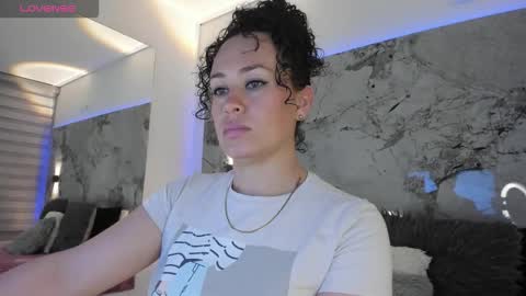 Snapshot of liz_holmes chatting on September 19, 10:27 am Liz  online show from September 19, 10:27 am