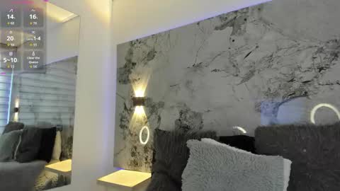 Snapshot of liz_holmes chatting on October 23, 11:53 am Liz  online show from October 23, 11:53 am