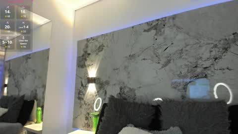 Snapshot of liz_holmes chatting on October 24, 10:33 am Liz  online show from October 24, 10:33 am