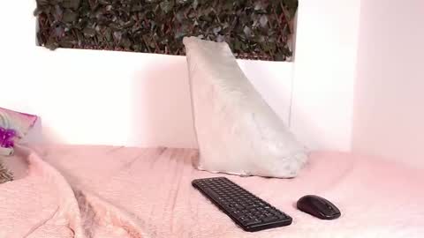 Snapshot of lizbecker_ chatting on December 3, 6:06 pm Liz Becker online show from December 3, 6:06 pm