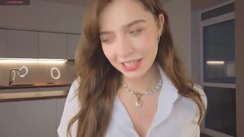 Snapshot of lizbethbiers chatting on February 16, 3:13 am Hello there im Amelia Im new here Lets have fun online show from February 16, 3:13 am