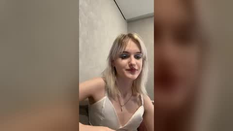 Lizzy online show from August 6, 9:11 am