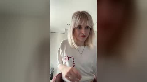 Lizzy online show from August 7, 9:33 am