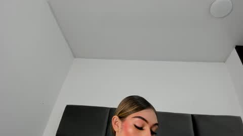 lizz_luna online show from September 19, 1:45 pm