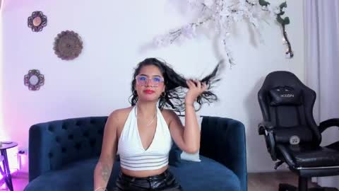 Lizz  online show from June 5, 11:38 am