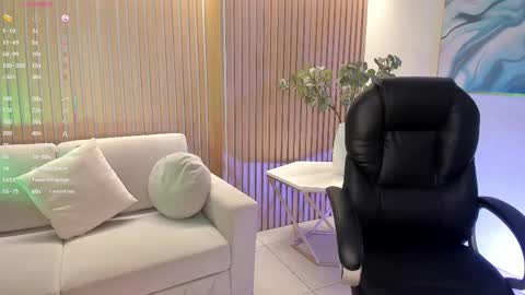 Lizzi  online show from September 26, 2:10 pm