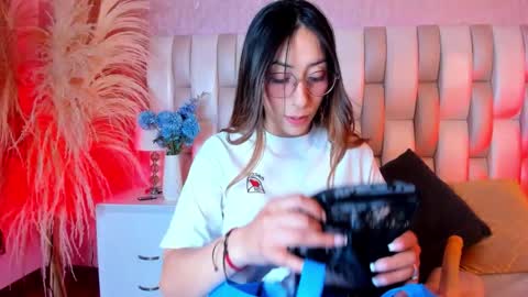 Snapshot of lizzi_hotman chatting on October 25, 1:29 pm LIZZI online show from October 25, 1:29 pm