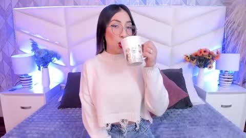 Snapshot of lizzi_hotman chatting on January 15, 12:10 pm LIZZI online show from January 15, 12:10 pm