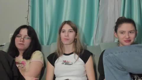lizzi_muur online show from January 11, 7:59 pm