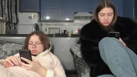 lizzi_muur online show from February 12, 4:11 pm