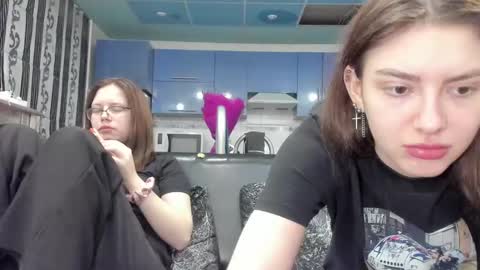 lizzi_muur online show from March 3, 6:22 pm