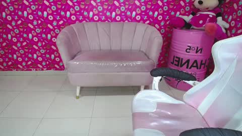 lizzie12_a online show from February 13, 9:51 am