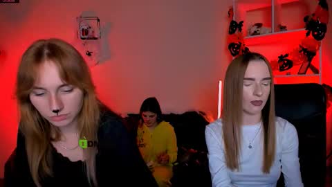 lizzie_boom online show from October 21, 7:25 pm