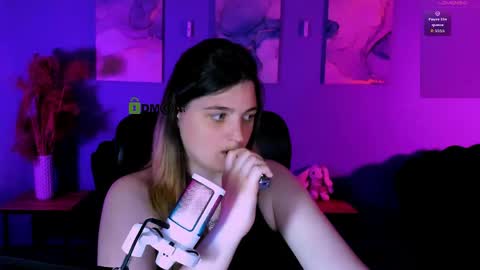 lizzie_boom online show from May 13, 9:00 pm