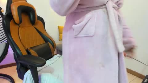 Snapshot of lizzie_williamss chatting on September 24, 3:43 am lizzie_williamss online show from September 24, 3:43 am