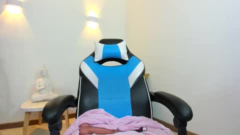 Snapshot of lizzie_williamss chatting on October 3, 3:58 am lizzie_williamss online show from October 3, 3:58 am