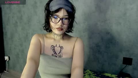 Snapshot of lizzielight chatting on December 17, 1:07 am LizzieLight online show from December 17, 1:07 am