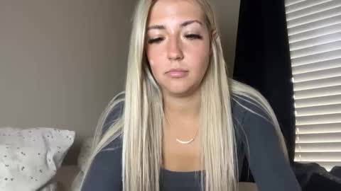 Snapshot of lizzy2bizzy chatting on April 1, 7:00 pm lizzy2bizzy online show from April 1, 7:00 pm