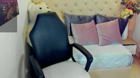 Lizzy Joss online show from October 5, 2:21 am